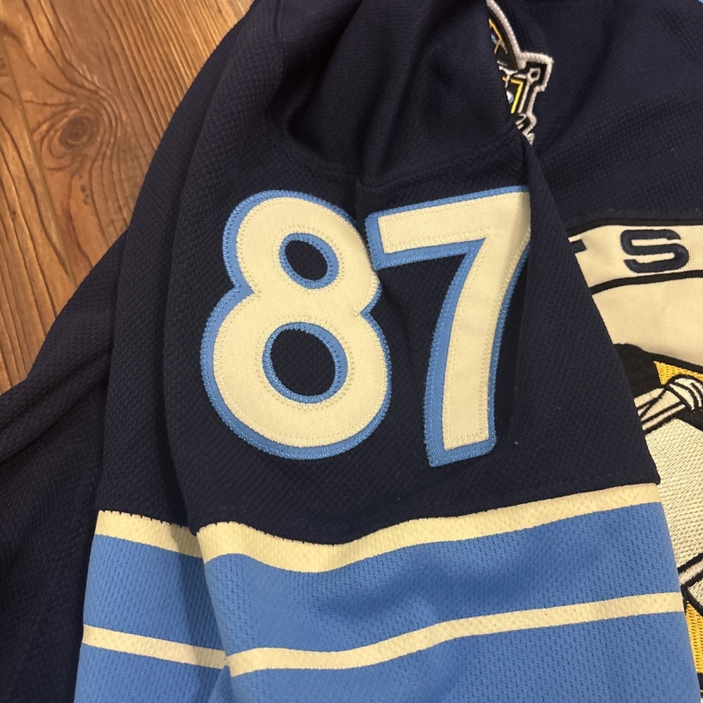 Pittsburgh Penguins Sidney Crosby 2011 Winter Classic Authentic Jersey Sz 48 RBK - Picture 5 of 9